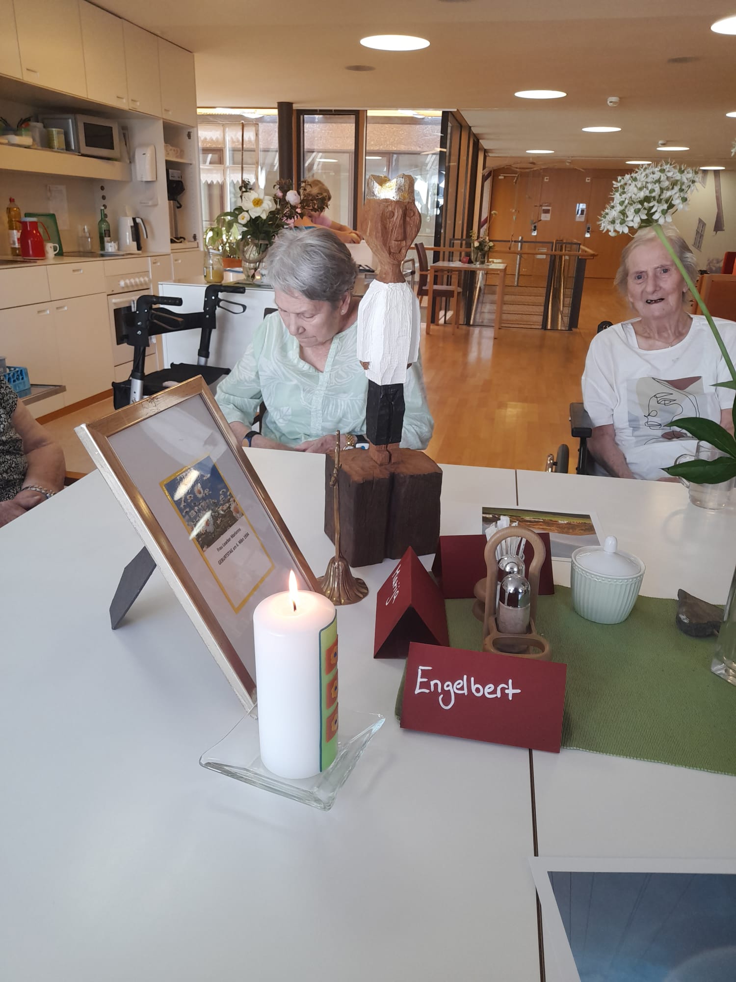 Königlicher Besuch Verabschiedung von verstorbenen MitbewohnerInnen im HdG-Götzis: